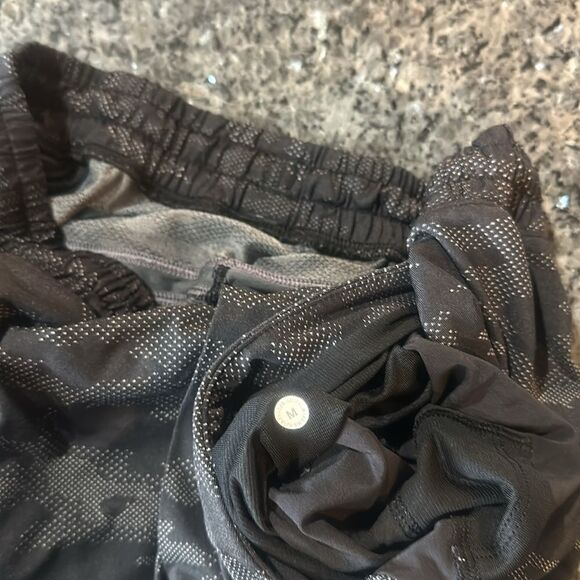 Lululemon shorts M (5500) - Picture 5 of 5